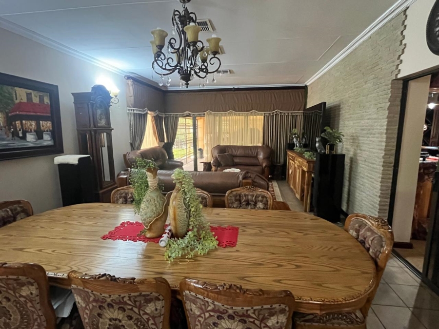 5 Bedroom Property for Sale in Christiana North West